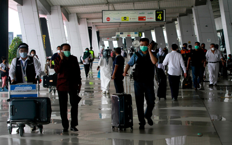 Ilustrasi. Penumpang pesawat berada di Terminal 3 Bandara Soekarno Hatta, Tangerang.  - Bisnis.com