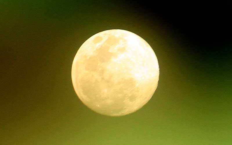 Foto-foto Fenomena Pink Moon, Supermoon April 2021