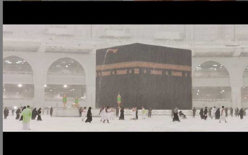 Fenomena hujan es di Masjidil Haram, Makkah  -  Instagram @haramain_info 