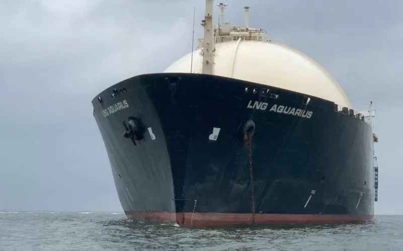 Kapal LNG Aquarius milik PT Hanochem Shipping yang disita Kejaksaan Agung dalam penyidikan kasus korupsi pengelolaan keuangan dan dana investasi PT Asabri. - Antara