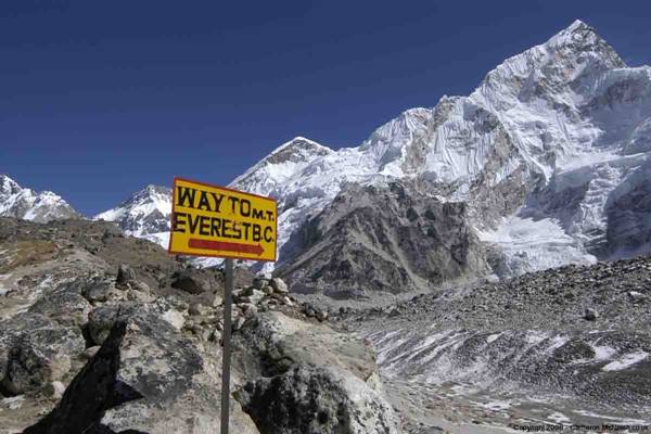 Menuju Gunung Everest dari Nepal - iciclesadventuretreks.com