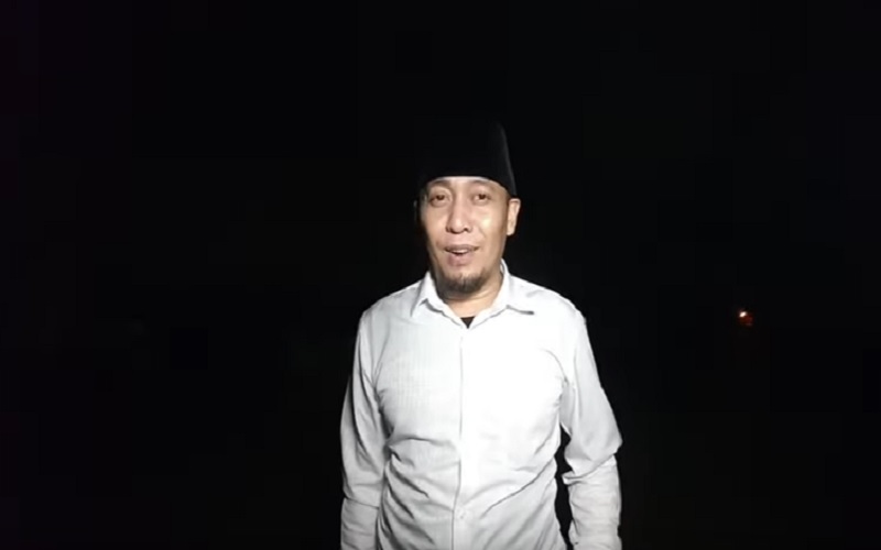 Padepokan Anti Galau Cirebon Dipimpin Langsung Oleh HM. Ust. Ujang Busthomi menggelar ritual menyantet Israel. - Youtube 
