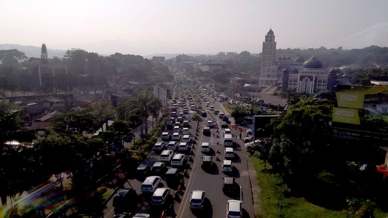 Antisipasi Macet Total, Polres Cianjur Tutup Jalur Menuju Puncak 