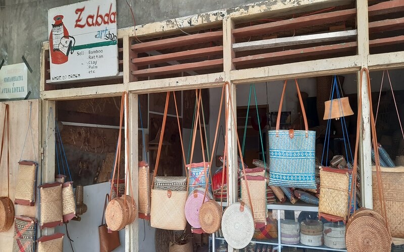 Zabda Art Shop di Desa Loyok, Lombok Timur. - Bisnis/Noris S.