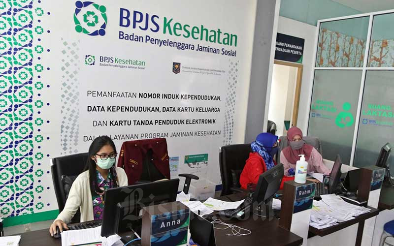 Karyawan beraktivitas di Kantor Badan Penyelenggara Jaminan Sosial (BPJS) Kesehatan, Jakarta, Rabu (13/5/2020). Bisnis - Eusebio Chrysnamurti
