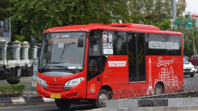 Ilustrasi: Bus Trans Semarang yang tengah beroperasi. - Bisnis