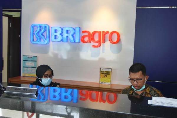 Karyawan melakukan aktivitas di kantor cabang PT BRI Agroniaga Tbk, Jakarta, Rabu (26/9/2018). - JIBI/Endang Muchtar