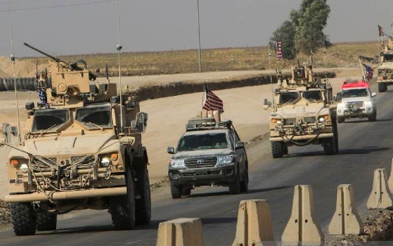 Ilustrasi - Iring-iringan kendaraan militer Amerika Serikat setelah penarikan pasukan dari Suriah utara melintas di pinggiran Dohuk, Irak, (21/10/2019)./Antara - Reuters/Ari Jalal