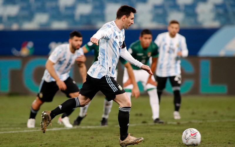 Megabintang Argentina tampil membela negaranya saat melawan Bolivia di fase grup Copa America 2021 - Twitter/@CopaAmerica