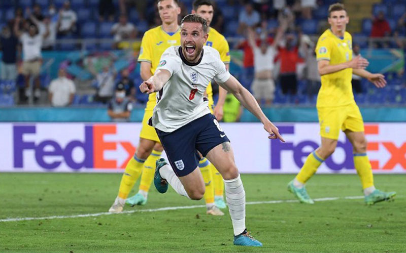 Gelandang Timnas Inggris Jordan Henderson selepas menjebol gawang Ukraina. - UEFA.com