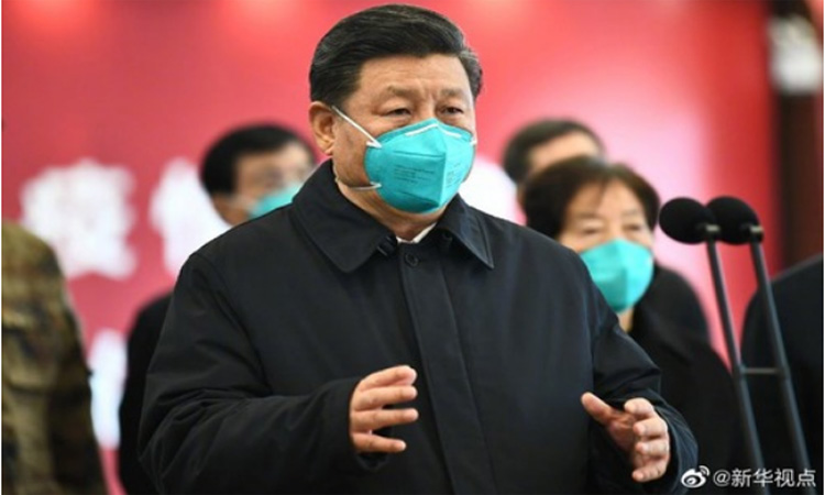 Presiden China Xi Jinping  menuju ke Rumah Sakit (RS) Huoshenshan setelah tiba di Wuhan untuk melakukan kunjungan inspeksi, Selasa (10/3/2020).  -  Antara dari Xinhua