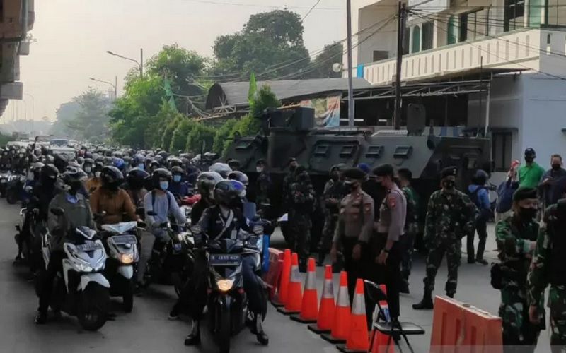 Foto Foto Ruas Jalan Di Dki Macet Parah Gara Gara Ppkm Darurat