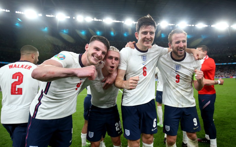 Para pemain Inggris merayakan kemenangan atas Denmark di semifinal Euro 2020 - Twitter/@EURO2020