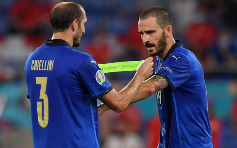 Dua pilar lini belakang Timnas Italia, Giorgio Chiellini (kiri) dan Leonardo Bomucci. - UEFA.com