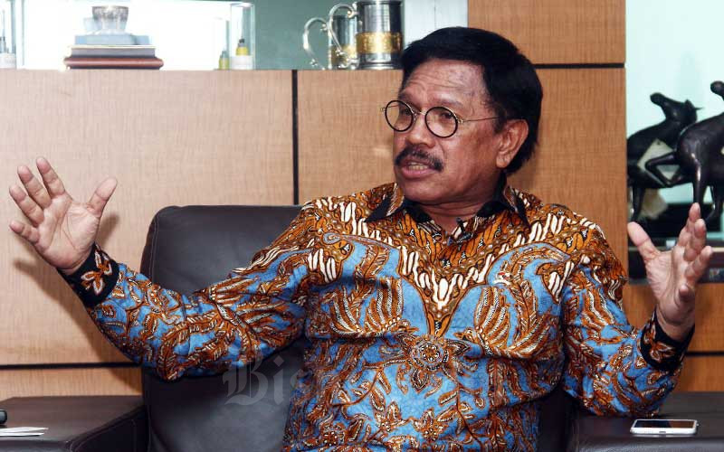 Menteri Komunikasi dan Informatika (Menkominfo) Johnny G. Plate memberikan penjelasan di Jakarta, Kamis (7/11/2019). Bisnis - Triawanda Tirta Aditya 