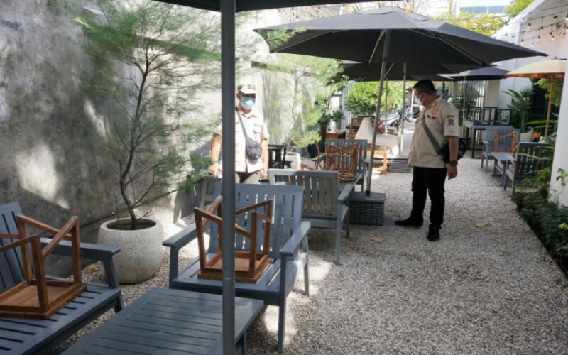 Restoran Layani Makan di Tempat di Surabaya  Disanksi