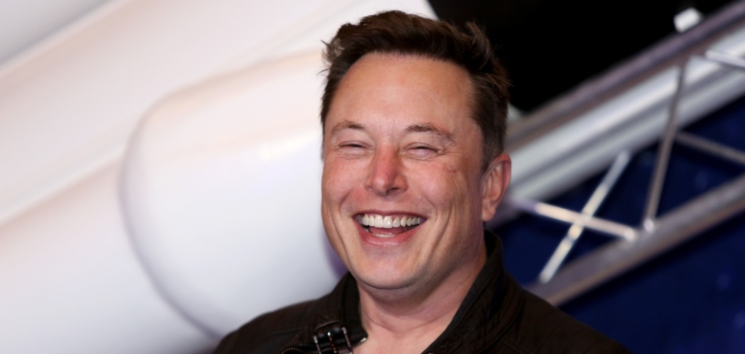 CEO Tesla Inc. Elon Musk dalam acara Axel Springer Award di Berlin, Jerman, Kamis (1/12/2020). - Bloomberg/Liesa Johannssen/Koppitz