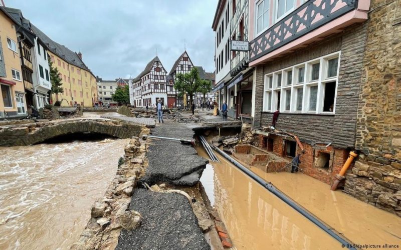 Situasi bencana banjir di Jerman yang menewaskan ratusan warga - DW.com