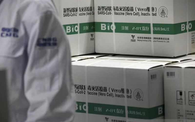 Kotak-kotak berisi vaksin Covid-19 tertumpuk saat proses produksi di Beijing Biological Products Institute, unit dari China National Biotec Group (CNBG), anak perusahaan Sinopharm di Kota Beijing, China, Jumat (26/2/2021).  - ANTARA/REUTERS