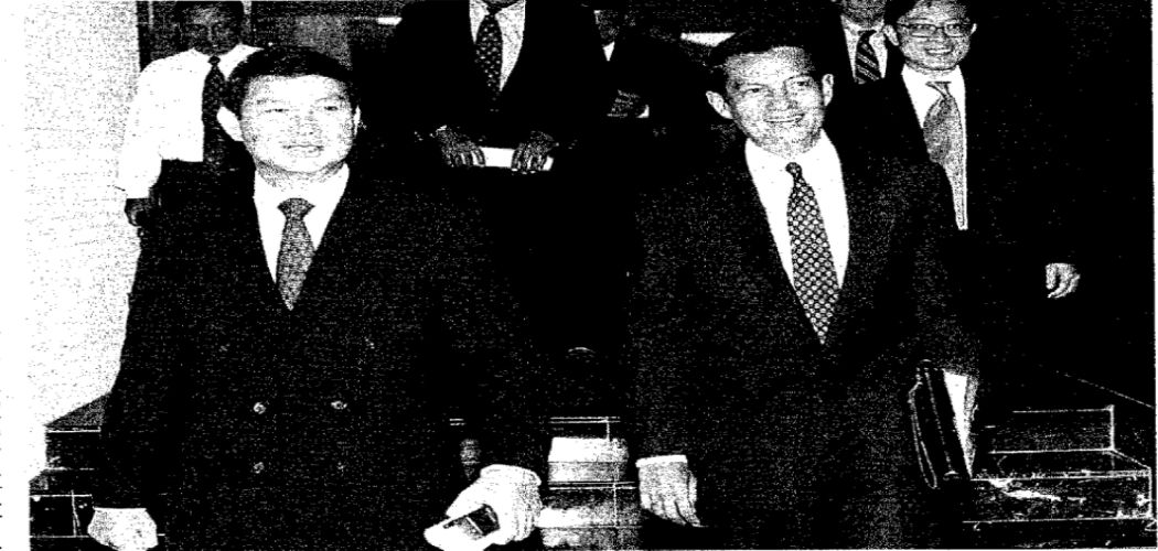 Hashim Djojohadikusumo dan George Tahija dokumentasi Koran Bisnis Indonesia edisi 30 Juli 1997. - Dok.Bisnis Indonesia