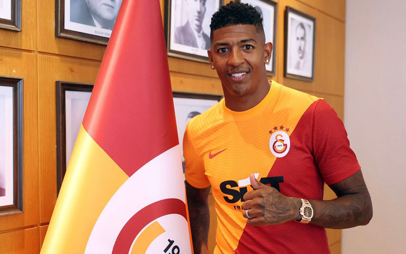 Bek Belanda Patrick van Aanholt resmi boyongan ke Turki untuki memperkuat Galatasaray. - Twitter@GalatasaraySK