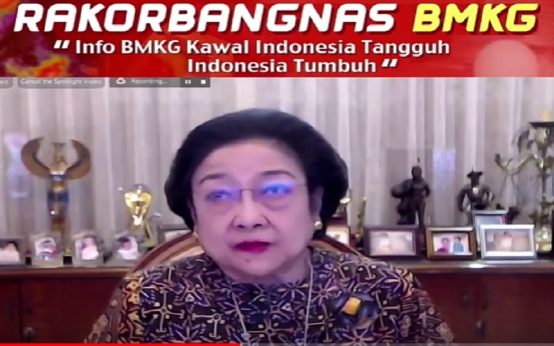 Megawati Soekarnoputri memberi sambutan saat rapat koordinasi pembangunan nasional (Rakorbangnas) BMKG secara virtual di Jakarta, Kamis (29/7/2021).? - nfobmkg