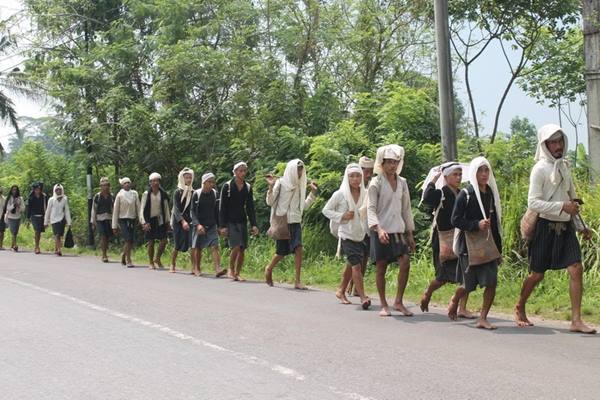 Suku Badui Dalam berjalan kaki sepanjang 40 km ke Serang untuk rayakan Seba - Istimewa