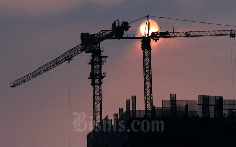 Aktivitas pembangunan gedung apartemen di Jakarta. - Bisnis.com