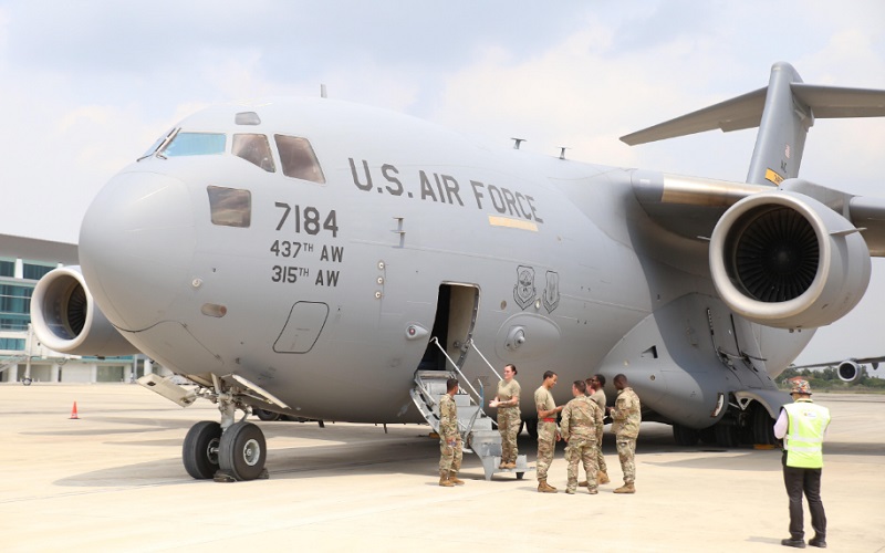 Pesawat US Army saat mendarat di Bandara Kertajati - Istimewa