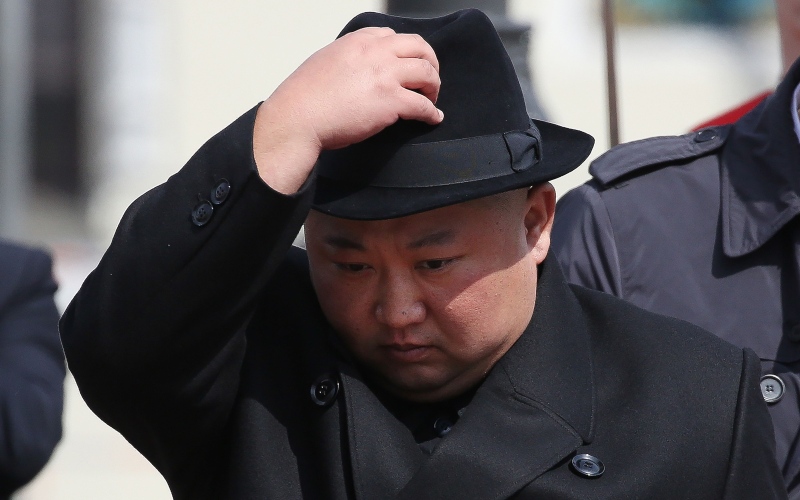 Pemimpin tertinggi Korea Utara Kim Jong-un bersiap sebelum kembali ke negaranya di stasiun kereta di Vladivostok, Rusia, Jumat (26/4/2019). - Bloomberg/Andrey Rudakov