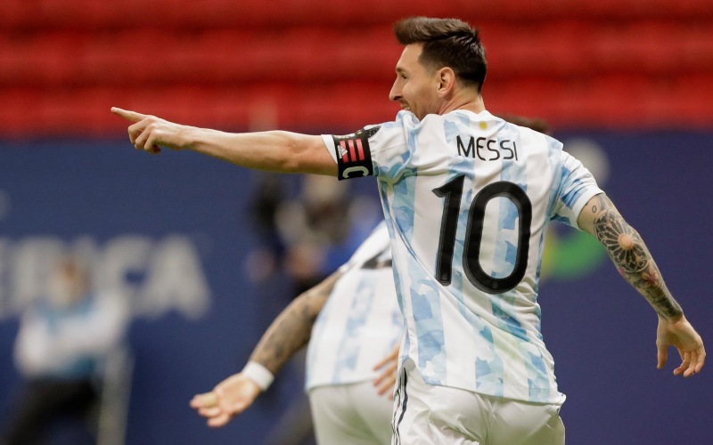 Lionel Messi menjadi kapten saat membawa timnas Argentina menjuarai Copa America 2021 - Twitter/@CopaAmerica