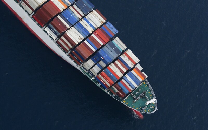 Ilustrasi ekspor menggunakan kapal kontainer -  Bloomberg