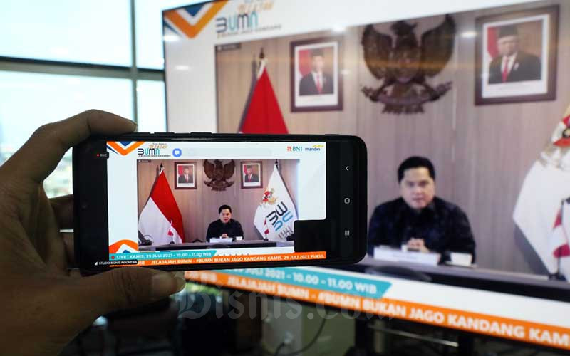 Tampilan layar menampilkan Menteri BUMN Erick Thohir memberikan sambutan saat Pelepasan Jelajah BUMN 2021 BUKANJAGOKANDANG di Jakarta, Kamis (29/7/2021).Bisnis - Eusebio Chrysnamurti