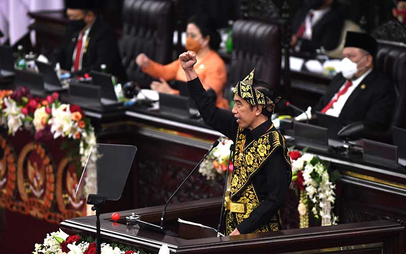 Presiden Joko Widodo memberikan pidato dalam rangka penyampaian laporan kinerja lembaga-lembaga negara dan pidato dalam rangka HUT ke-75 Kemerdekaan RI pada sidang tahunan MPR dan Sidang Bersama DPR-DPD di Komplek Parlemen, Senayan, Jakarta, Jumat (14/8/2020). ANTARA FOTO - Akbar Nugroho Gumay