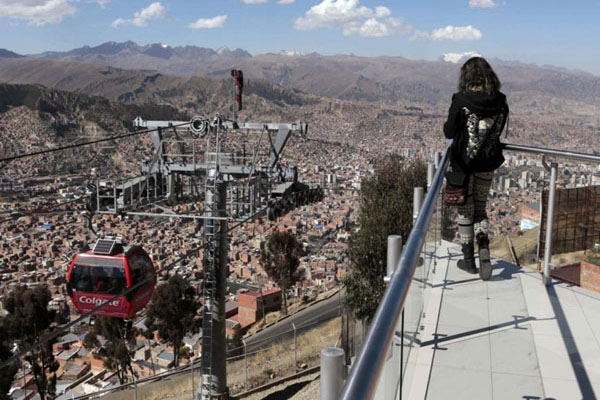 Cable car di La Paz, Bolivia. - Reuters/David Mercado