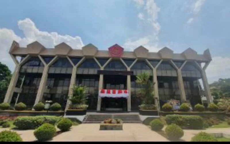 Sengketa, Kantor Wali Kota Magelang Dipasangi Logo TNI