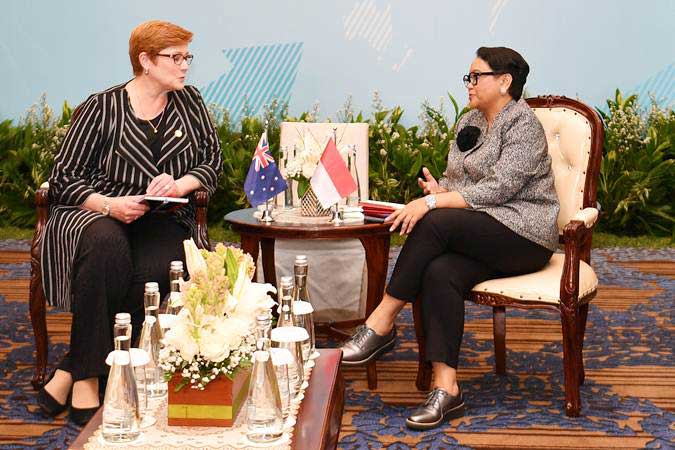 Menteri Luar Negeri Retno Marsudi (kanan) melakukan pertemuan bilateral dengan Menteri Luar Negeri Australia Marise Payne disela Dialog Tingkat Tinggi tentang Kerja Sama Indo-Pasifik di Jakarta, Rabu (20/3/2019). - ANTARA/Sigid Kurniawan