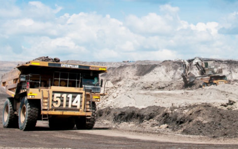 Kegiatan operasional di tambang batu bara yang dikelola oleh PT Harum Energy Tbk.  - harumenergy