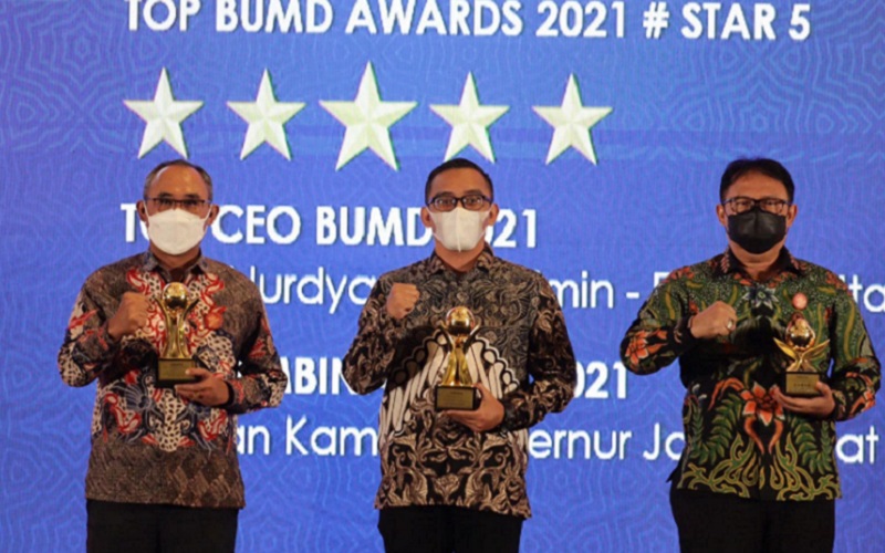 Penghargaan kepada PT Jasa dan Kepariwisataan Jabar (Perseroda) sebagai TOP BUMD 2021