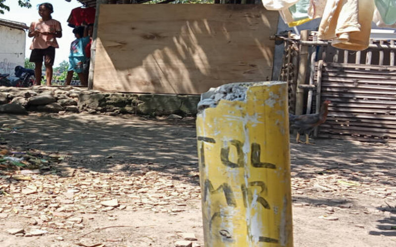 Patok pembangunan tol Solo-Jogja terpasang di salah satu pekarangan warga Dukuh Klinggen, Desa Guwokajen, Sawit, Boyolali, Senin (26/7/2021). - JIBI/Bayu Jatmiko Adi