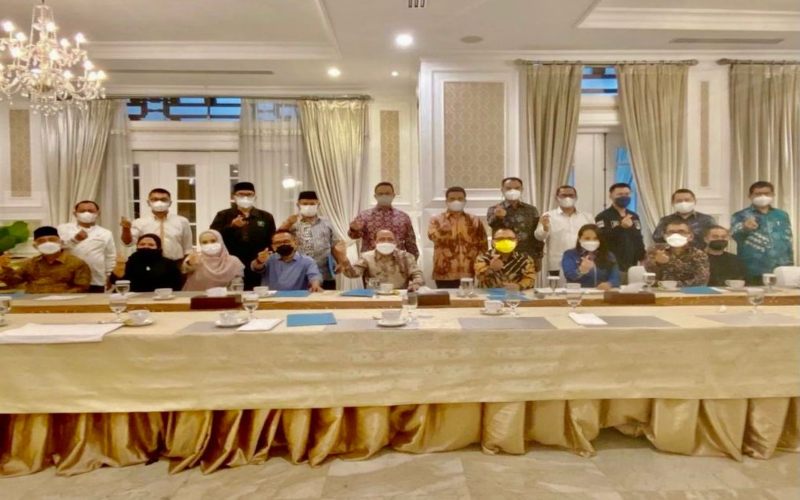Gubernur DKI Jakarta Anies Baswedan mengumpulkan tujuh fraksi DPRD DKI di rumah dinasnya yang terletak di Jalan Taman Suropati, Menteng, Jakarta Pusat pada Kamis (26/8/2021) malam. - Istimewa