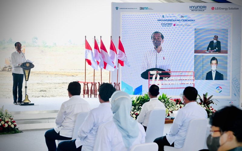Presiden Joko Widodo saat grounbreaking pabrik baterai PT HKML Battery Indonesia. - Istimewa