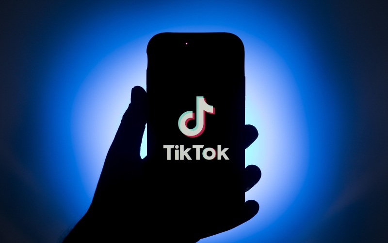 Logo aplikasi media sosial TikTok yang dikelola oleh ByteDance. - Bloomberg/Brent Lewin