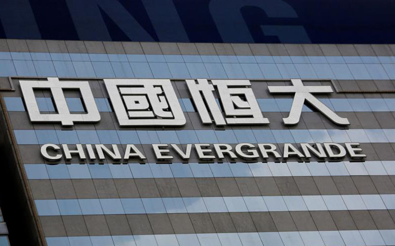 Logo perusahaan China Evergrande di kantor mereka di Hong Kong pada 26 Maret 2018./Reuters - Bobby Yip
