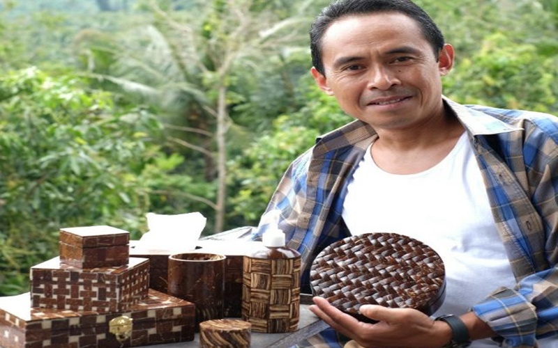 Faturrahman pengusaha kerajinan batok kelapa