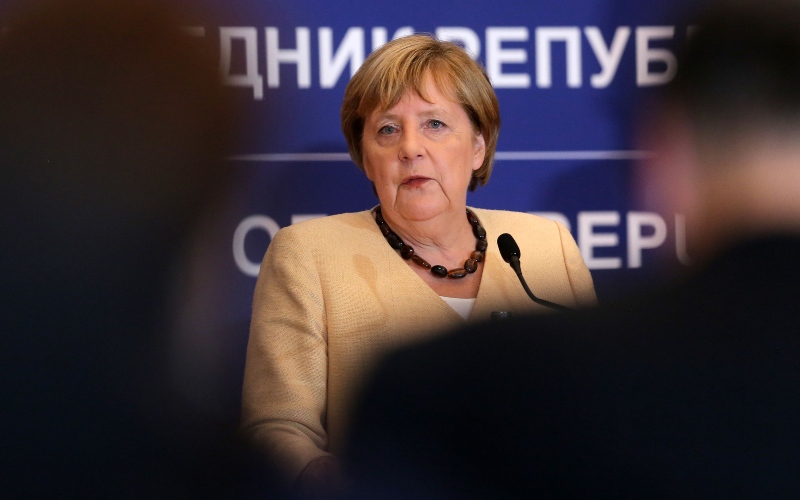 Kanselir Jerman Angela Merkel berbicara dalam konferensi pers di Belgrade, Serbia, Senin (13/9/2021). - Bloomberg/Oliver Bunic