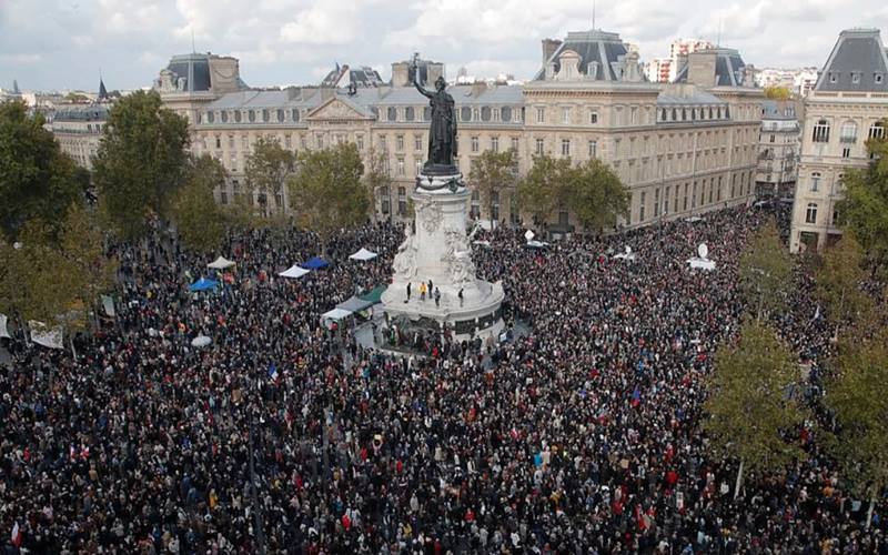 Ribuan orang menghadiri aksi unjuk rasa di seluruh Prancis untuk mendukung Samuel Paty, guru yang dipenggal kepalanya setelah menunjukkan kartun Nabi Muhammad kepada murid-muridnya. - Istimewa