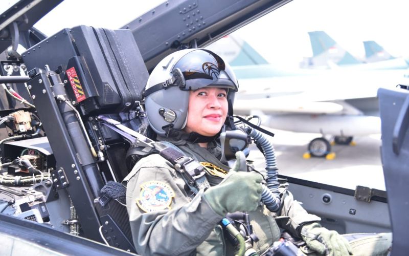 Ketua DPR Puan Maharani saat menjajal terbang (joy flight) dengan jet tempur TNI AU jenis T-50i Golden Eagle. - Istimewa