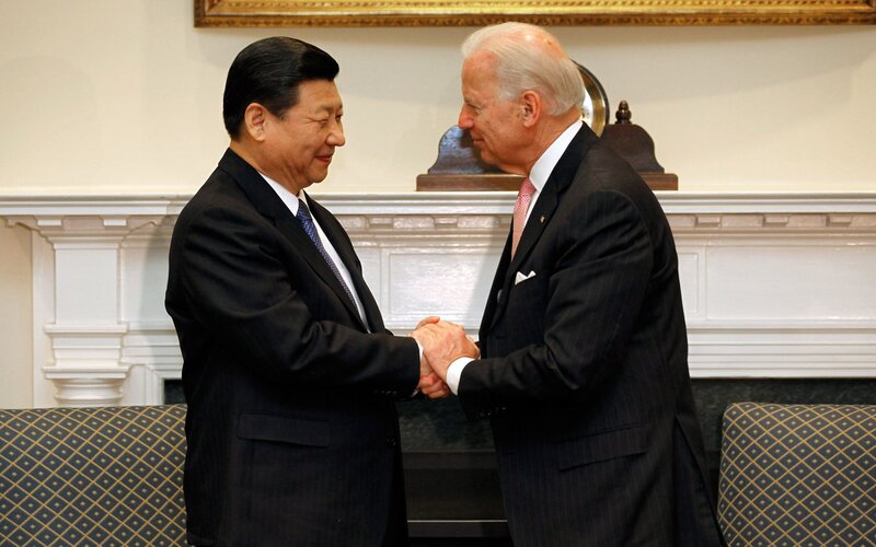 Presiden China Xi Jinping dan Presiden Amerika Serikat Joe Biden dalam pertemuan 2012 di Gedung Putih -  Bloomberg