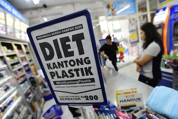 Diet Kantong Plastik - Antara/Wahyu Putro A